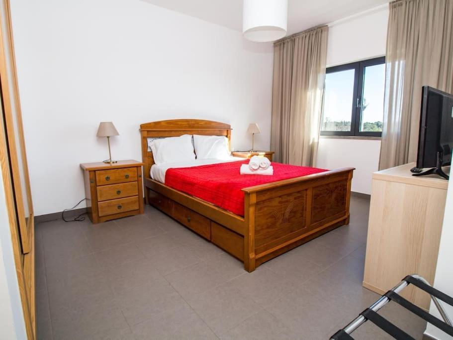 Lake Apartment - Pool And Sea View & Tennis Court & Bbq Pêra Zewnętrze zdjęcie